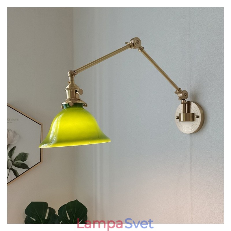 Moderné nástenné svietidlo so skleneným tienidlom