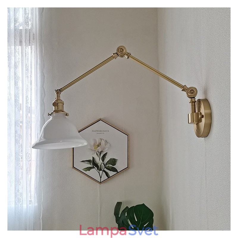 Moderné nástenné svietidlo so skleneným tienidlom