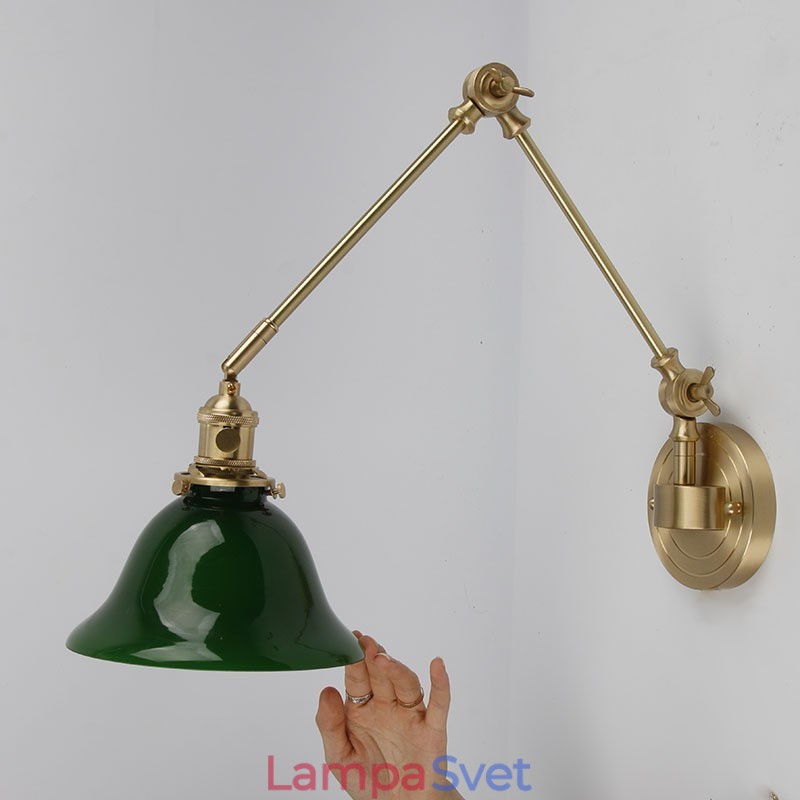 Moderné nástenné svietidlo so skleneným tienidlom