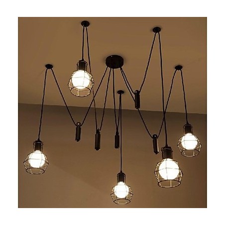 Tradičné klasické retro retro lampáše vo vidieckom štýle, maľba s kovovým závesným svietidlom Tradičné klasické retro retro lampáše vo vidieckom štýle, maľba s kovovým závesným svietidlom