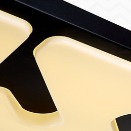 Zapustená montáž moderného súčasného kovu