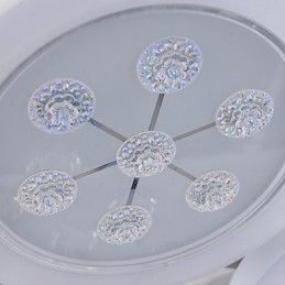 Zapustená montáž moderného súčasného kovu