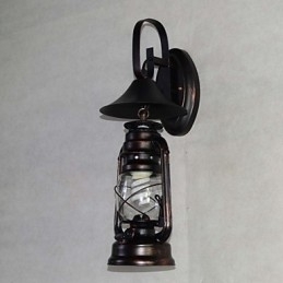 Vintage čierna kovová nástenná lampa s jedným svetlom