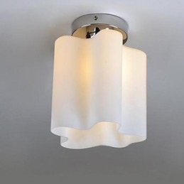 Predné lampy a lampáše Sklenené oblaky absorbujú závesné svetlo kupoly