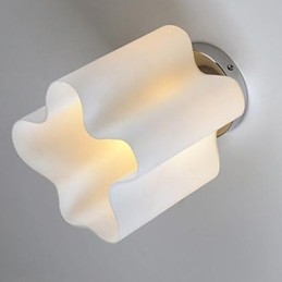 Predné lampy a lampáše Sklenené oblaky absorbujú závesné svetlo kupoly