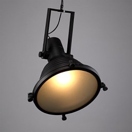 Čierna retro železná závesná lampa a sklenené tienidlo