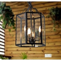 Tradičné klasické retro retro lampáše vo vidieckom štýle, maľba s kovovým závesným svietidlom