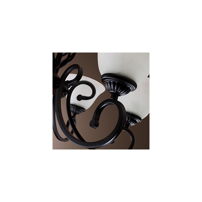 Tradičný klasický luster v štýle sviečky