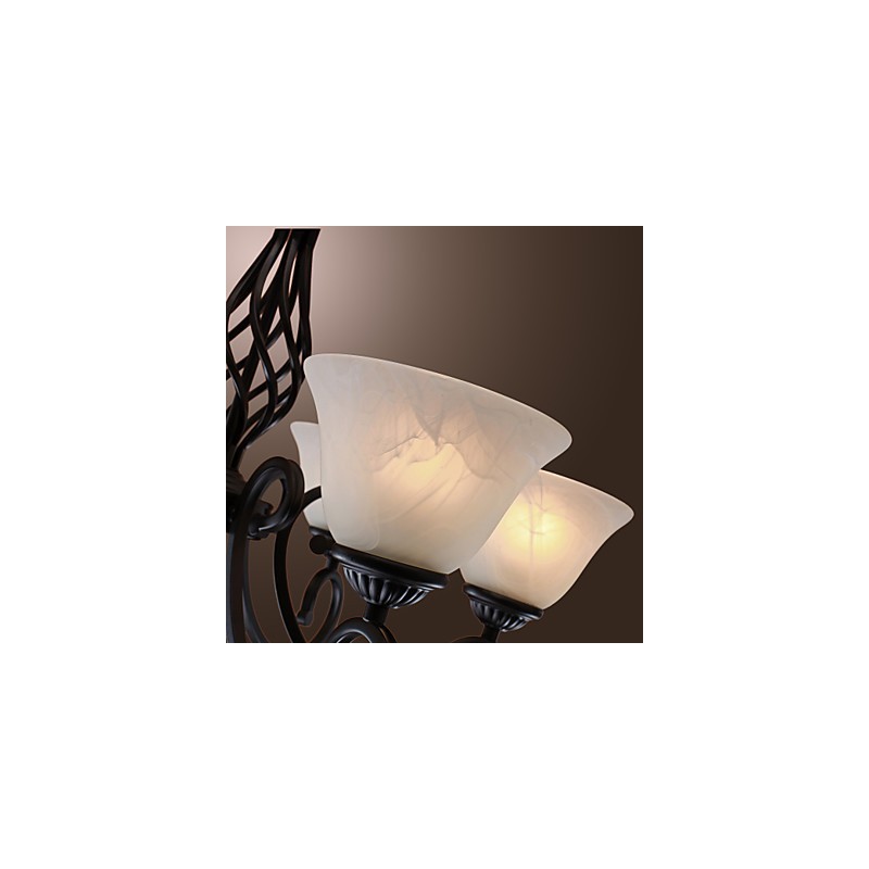 Tradičný klasický luster v štýle sviečky